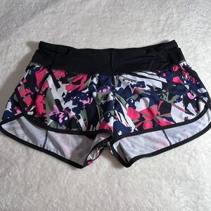 Lululemon Women Black Pop Cut Boom Juice Liner Hotty Hot Long Shorts 2.5” Size 6